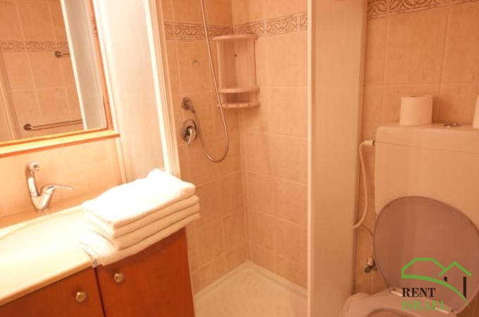 JAB10-Bathroom1