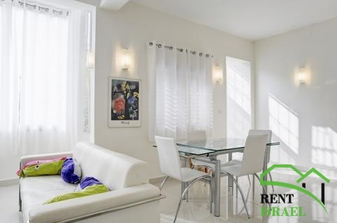 PORTRAIT-320-688afc6d93f22752256a4eed70dee838a6a8a467c9e6ad979b3cbef34fba03c7