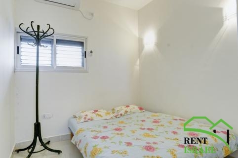 PORTRAIT-320-b1d980e0279e58da9e7abd780dbb43aa07a5db4bfc6e8ae1d934545d0e9f3f22