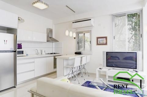 PORTRAIT-320-c7b6b2cea7038bc5e1b5680b7e3a9088a477feda38935647957bf8ce73241c98