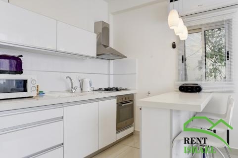 PORTRAIT-320-e71570c9c92e2174f15df4537f59efaabff34bb80d03d0e72feb76e398434ee5