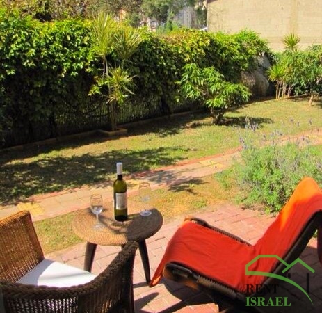 ישיבה בחוץ2