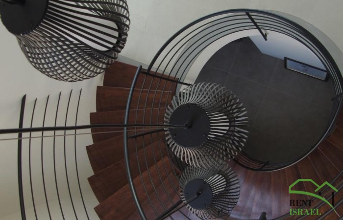 c9889f93-af74-4b0c-8cd2-53fa76675a87