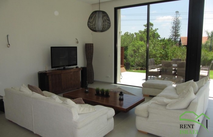 de3a9fec-ecf7-4113-acd0-53916e635d5d