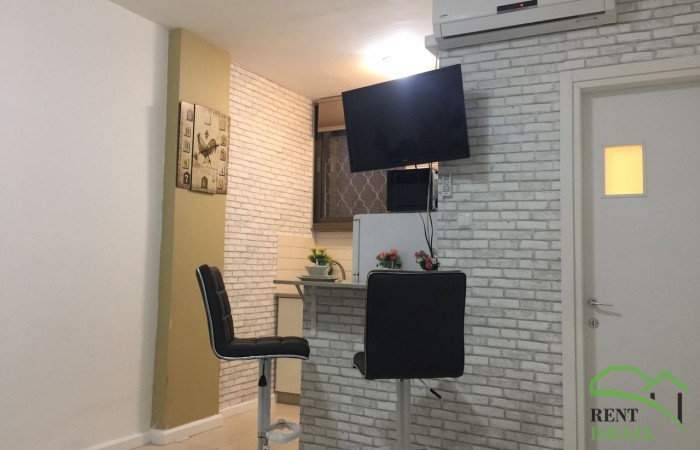 d4f233f9-9258-4c9b-a545-835111a6a2fa