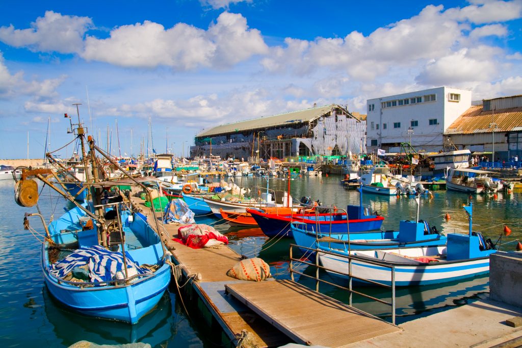Лодки в живописном порту Тель-Авива