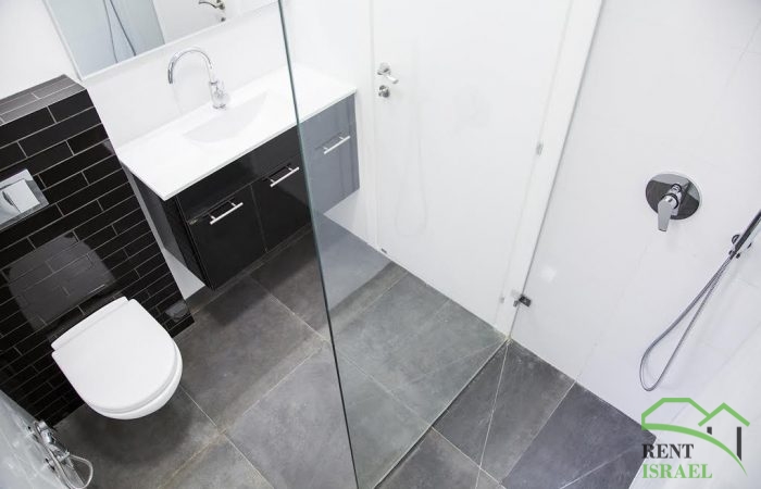 c79bc768-f5af-421e-8373-b6e71b87644f